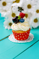 cupcakes with summer berries