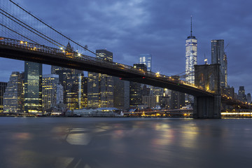 Fototapeta na wymiar Brooklyn Bridge by night