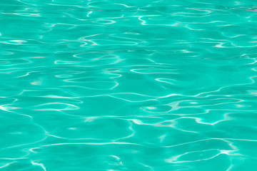 Fototapeta na wymiar green pool water with sun reflections