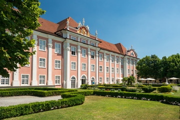 Fototapeta na wymiar Neues Schloss Meersburg über dem Bodensee