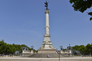 Fototapeta na wymiar Le Monument aux Girondins à la place des Quinconces à Bordeaux