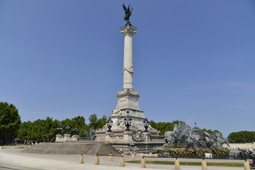 Fototapeta na wymiar Le Monument aux Girondins et ses décorations grandioses à la place des Quinconces à Bordeaux