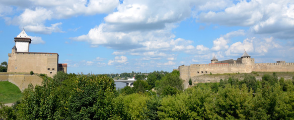 Festung Hermannsfeste Narva / Estland und Festung Ivangorod / Russland
