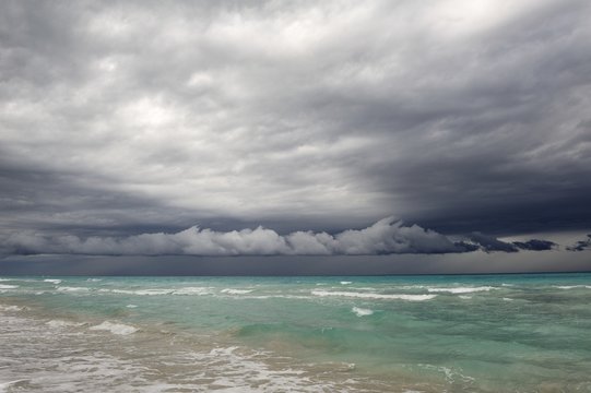 Sea before the storm 