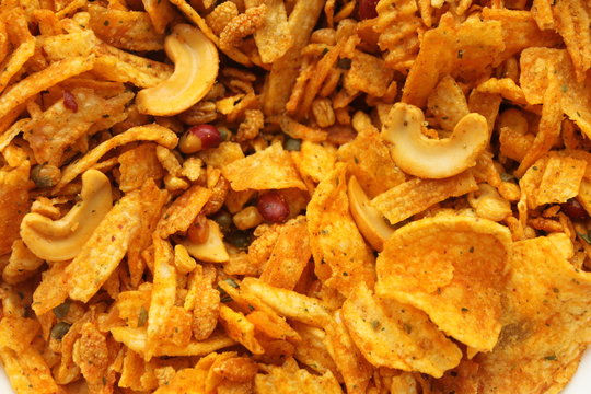 Chevdo - bombay mix