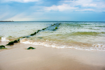 Fototapety  plaża z falochronem