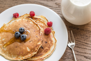 Pancakes with maple syrup and fresh berries