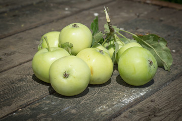 Papirovka grade apples, white apple on old wooden table top