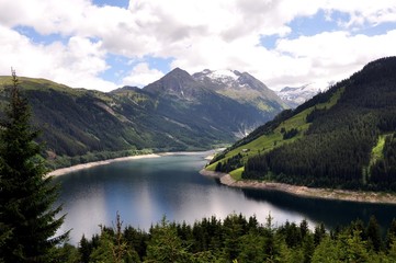 Fototapeta na wymiar Alpine lake in Tirol - Austria