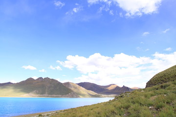 Fototapeta na wymiar Lake with mountain in Tibet