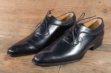 Luxury classic black shoes
