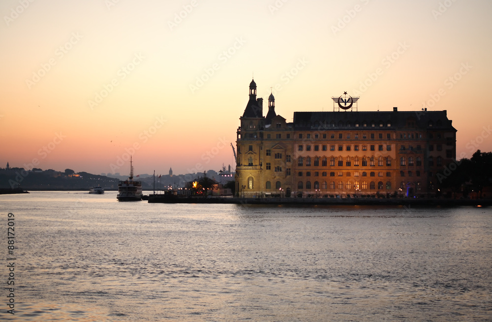 Wall mural haydarpasa at sunset