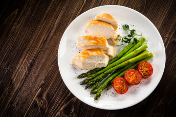 Roast chicken fillets and vegetables 