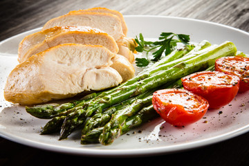 Roast chicken fillets and vegetables 