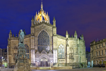 Fototapeta na wymiar St Giles Cathedral bei Nacht