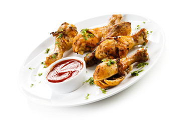 Grilled chicken drumsticks and vegetables 
