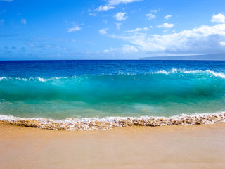 Fototapeta na wymiar Waves Maui