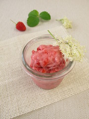Erdbeer Holunderblüten Eis