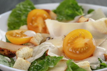 caesar salad with chicken romain and croutons