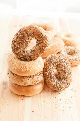 Verschiedene frische Bagel