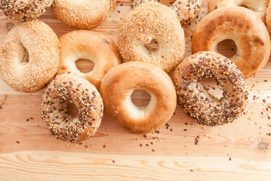 Verschiedene frische Bagel