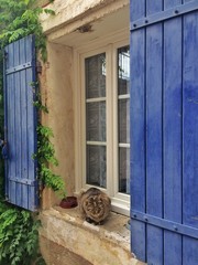 Cat sitting on the window sill