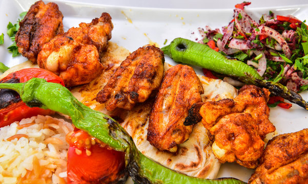 acı soslu tavuk kanat yemeği