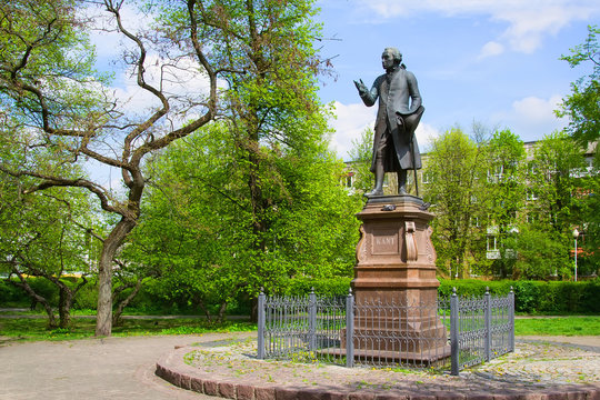 Monument To Kant