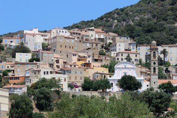 Fototapeta na wymiar Village côtier en Balagne ( Haute-Corse )