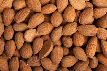 Peeled almonds
