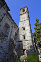 Fototapeta na wymiar torre dell'abbazia di san colombano a bobbio in provincia di piacenza in italia da visitare