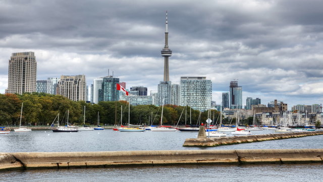 4K UltraHD A timelapse view of Toronto with boats in the foreground