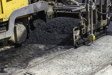 Ashphalt paving machine