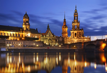 Fototapeta na wymiar Embankment of the Elbe in Dresden. Germany