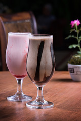 Milkshakes de morango e chocolate
