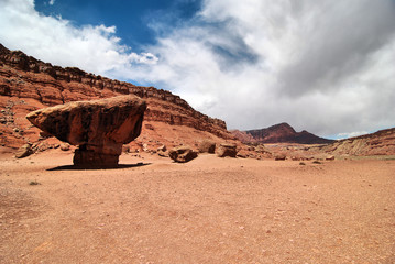 Fototapeta na wymiar Balanced Rock / balanced rock formations near Marble Canyon Arizona