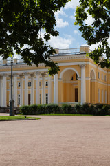 Obraz premium Classical palace with two rows of columns 