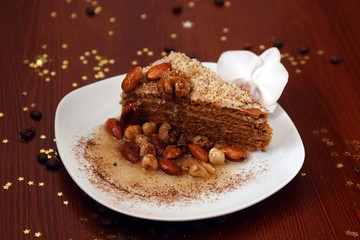 Nut cake with honey