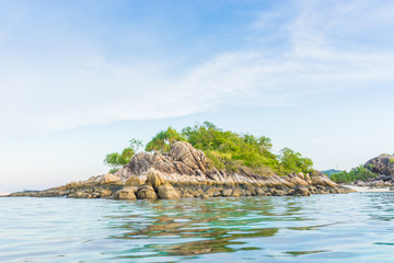 Obraz premium Tropical rock island, Andaman sea