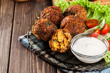 Chickpea falafel balls with vegetables