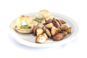 avocado eggs benedict with hash browns