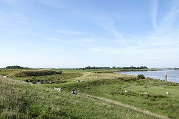 Landschaften in Ostfriesland, die Ems in Leer