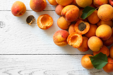 Whole orange apricots with red blush, from above, space for text - obrazy, fototapety, plakaty