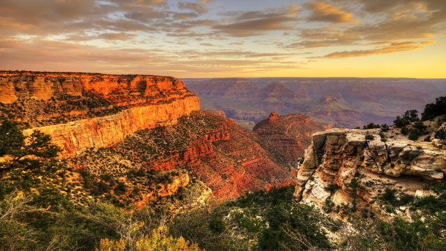 4K UltraHD A timelapse of sunrise at the Grand Canyon