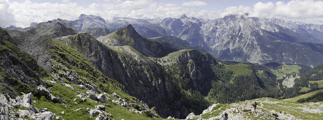 Fototapeta na wymiar Großes Bergpanorama der Berchtesgadener Alpen