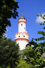 Fototapeta na wymiar Weißer Turm in Bad Homburg
