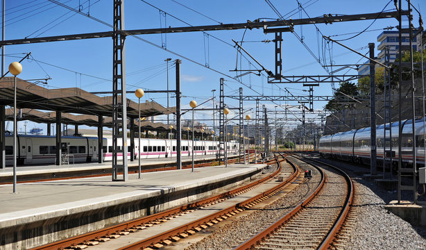 Estaci&oacute;n de tren de C&aacute;diz, Andaluc&iacute;a, Espa&ntilde;a