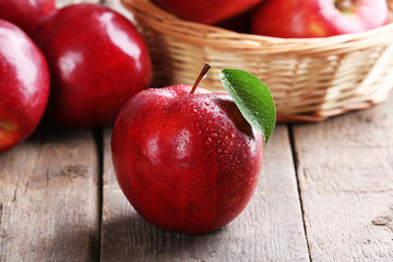 Fototapeta na wymiar Ripe red apples on table close up