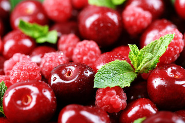 Sweet cherries and raspberries, close-up