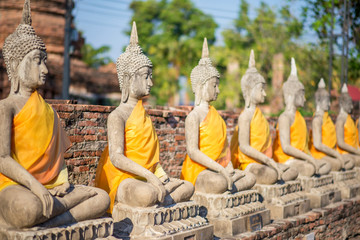 Fototapeta na wymiar line of buddha statue